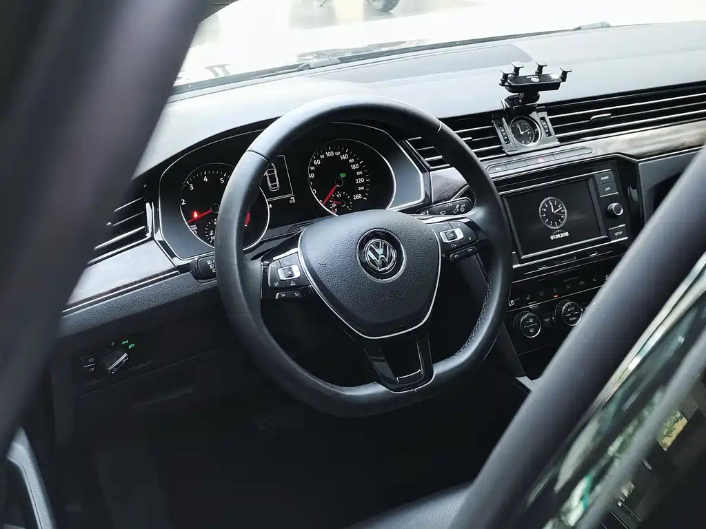VOLKSWAGEN MAGOTAN 2018