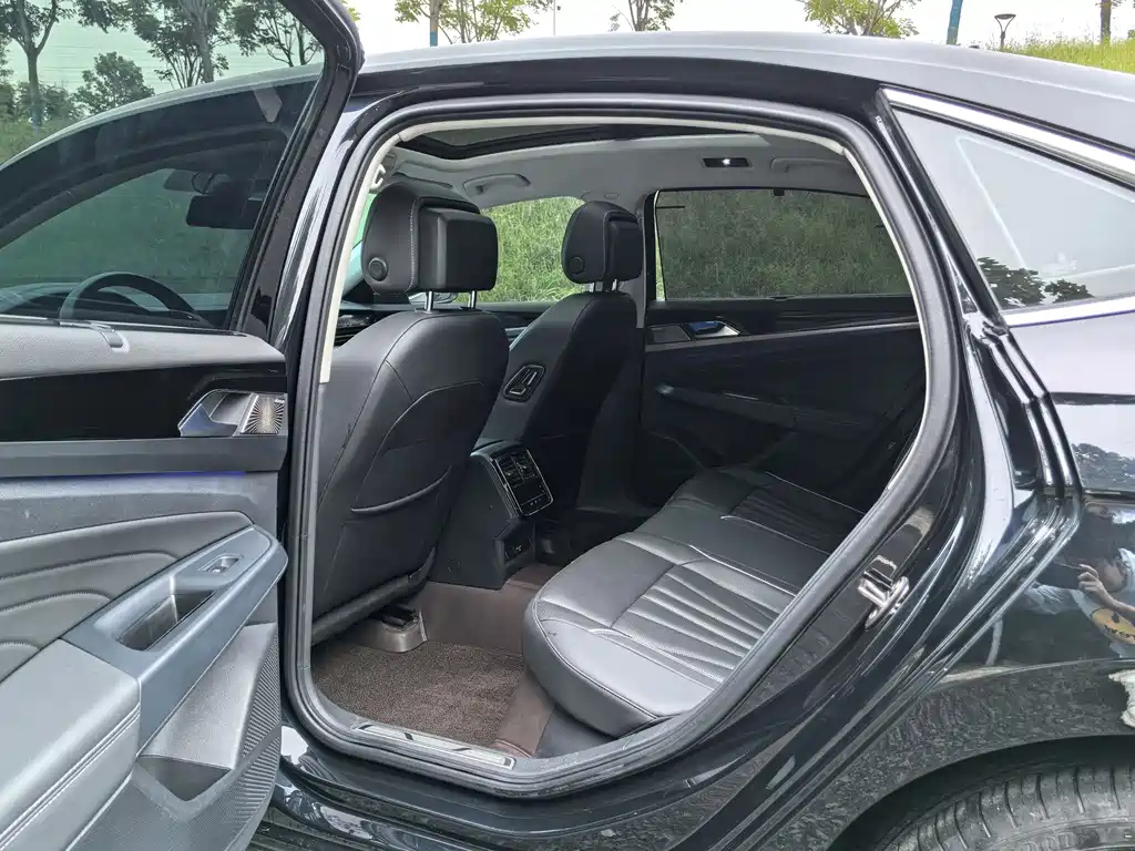 VOLKSWAGEN PASSAT 2023