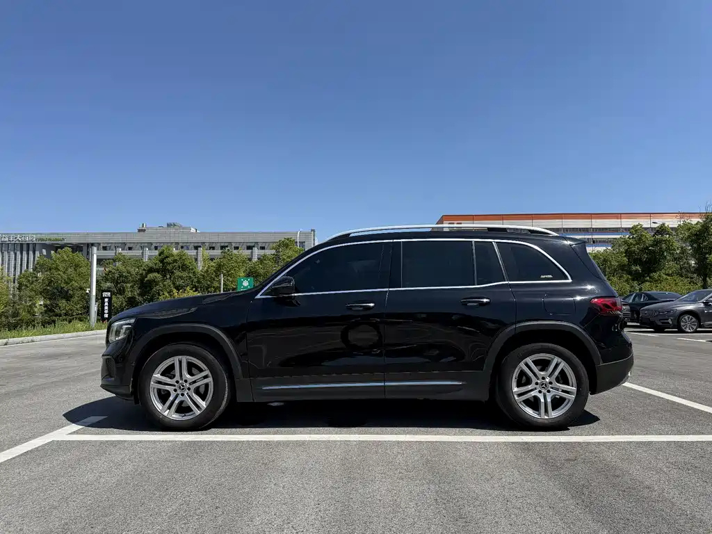 MERCEDES BENZ GLB 2021