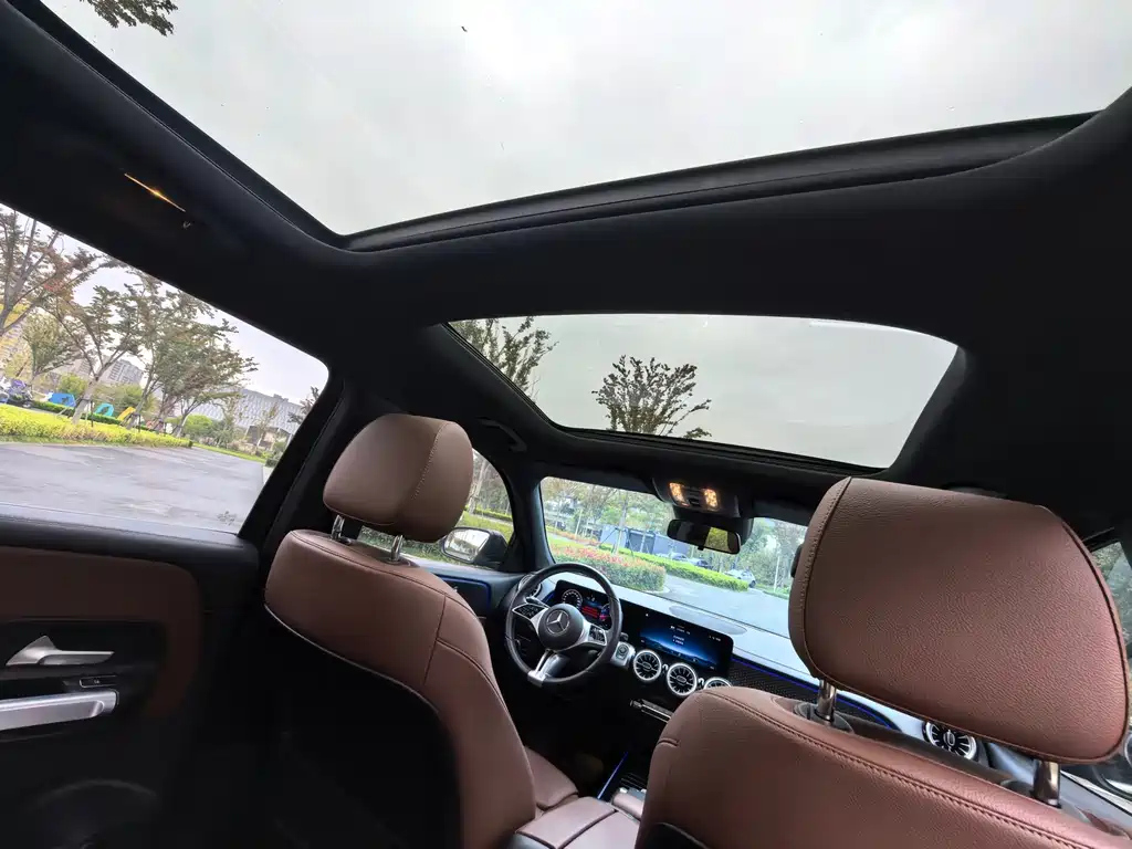 MERCEDES BENZ GLB 2024