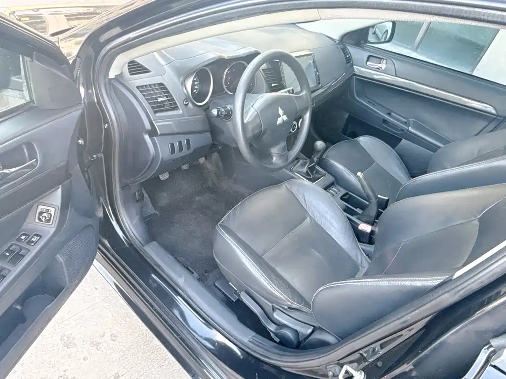 MITSUBISHI LANCER EX 2011
