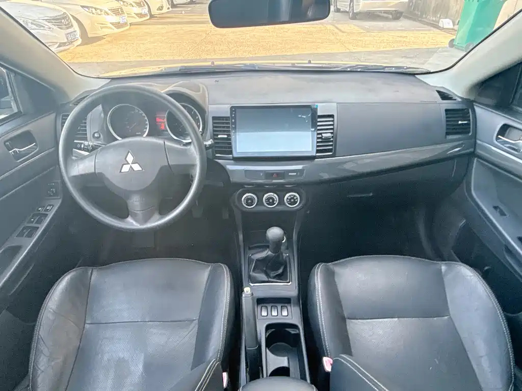 MITSUBISHI LANCER EX 2011