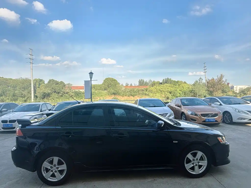 MITSUBISHI LANCER EX 2011