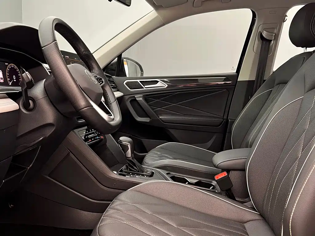 VOLKSWAGEN TIGUAN L 2023