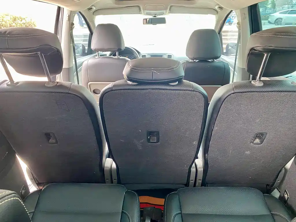 VOLKSWAGEN SHARAN 2012