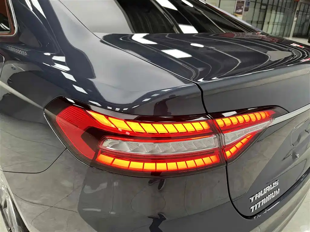 FORD TAURUS 2021