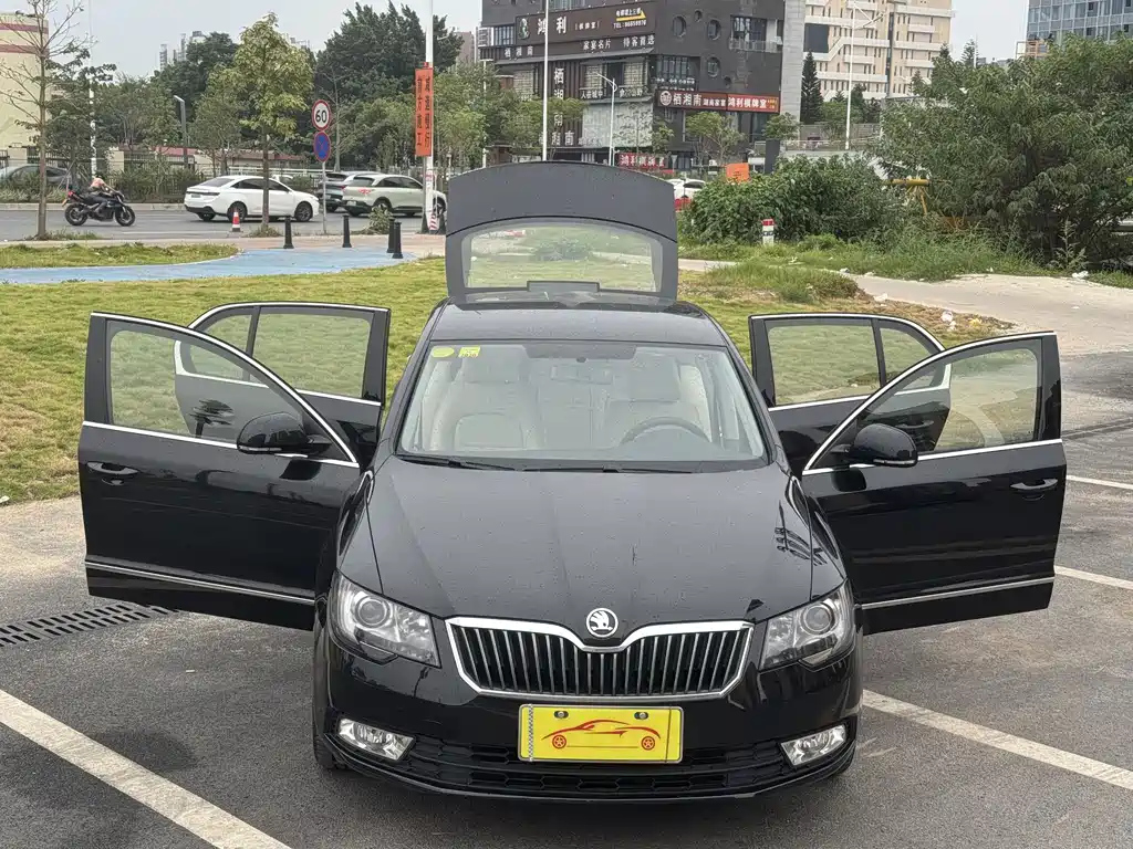 SKODA SUPERB 2013