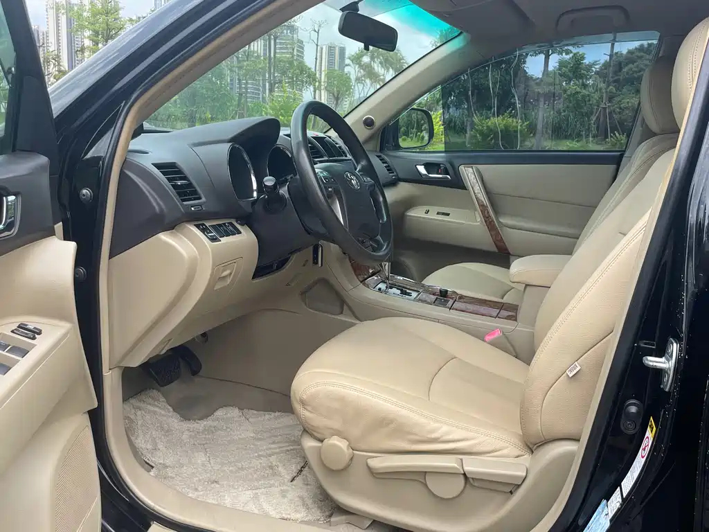 TOYOTA HIGHLANDER 2012