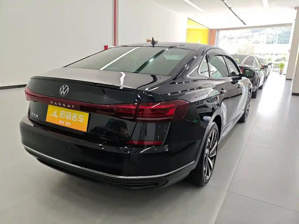 VOLKSWAGEN PASSAT 2025