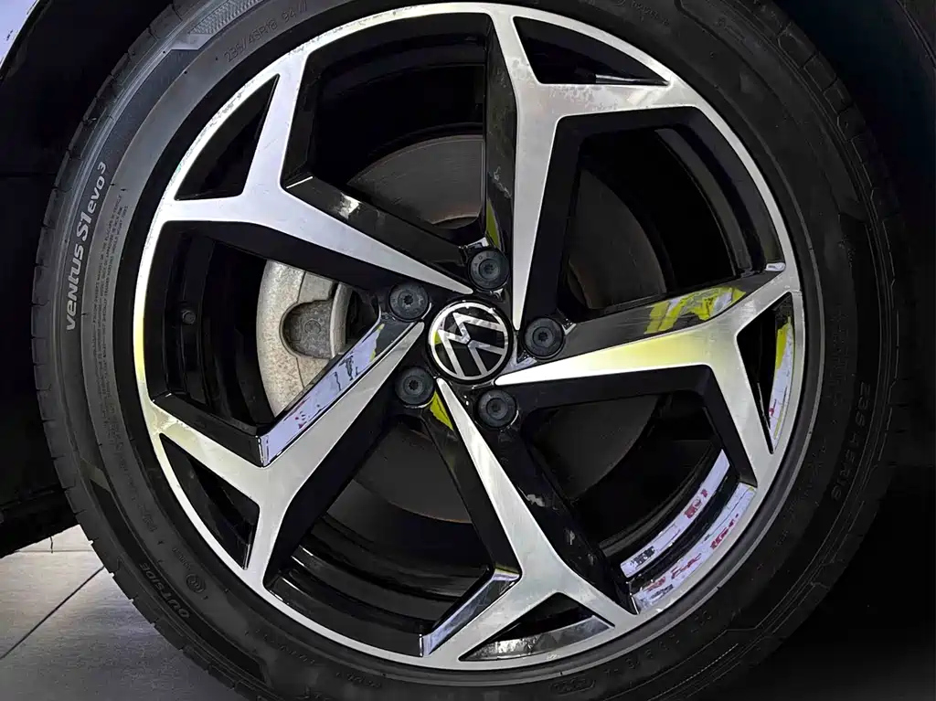 VOLKSWAGEN MAGOTAN 2023