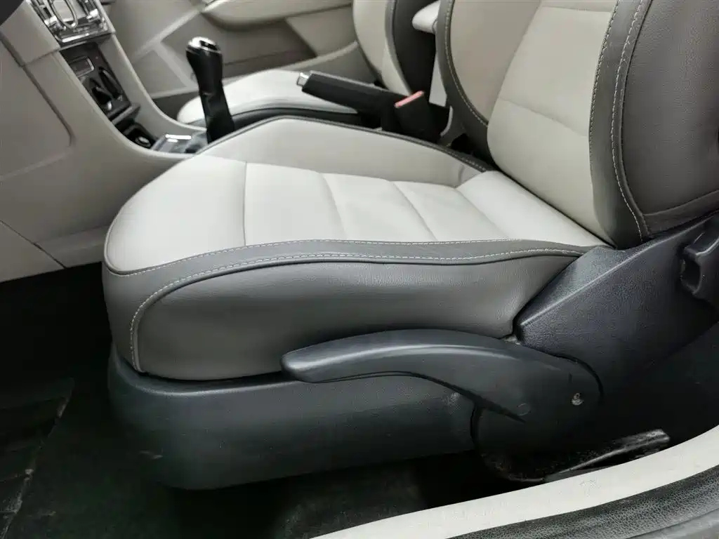 VOLKSWAGEN LAVIDA 2014