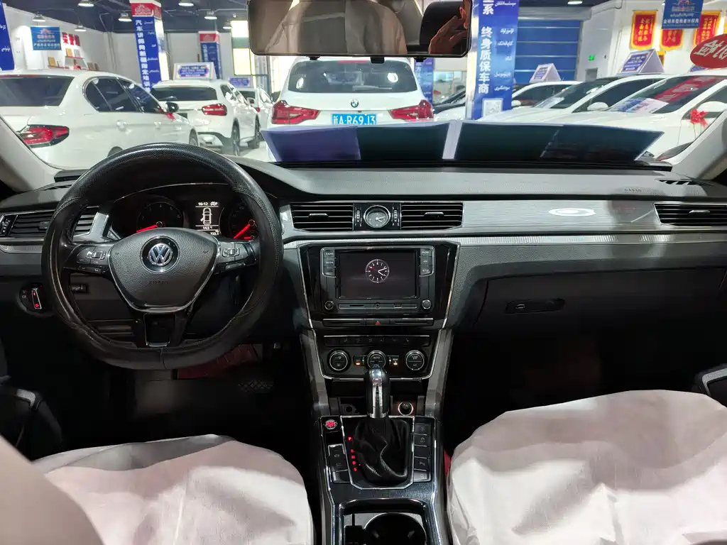 VOLKSWAGEN PASSAT 2017