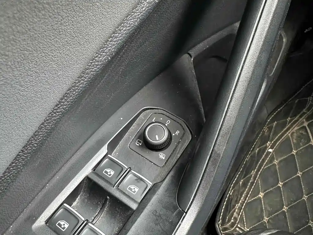 VOLKSWAGEN SAGITAR 2023