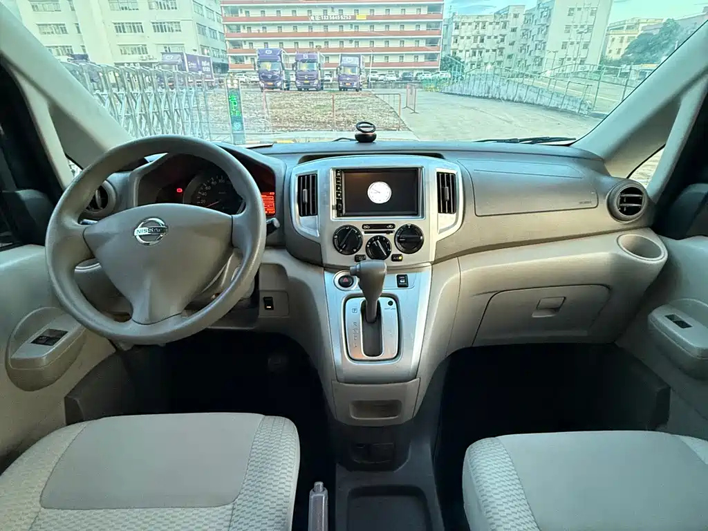 NISSAN NV200 2018