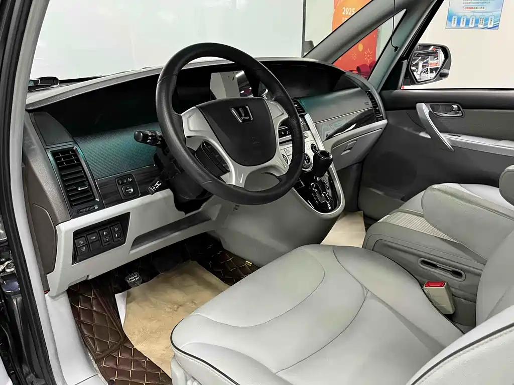 LUXGEN BIG 7 MPV 2016