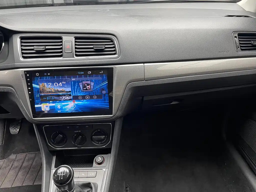 VOLKSWAGEN LAVIDA 2015