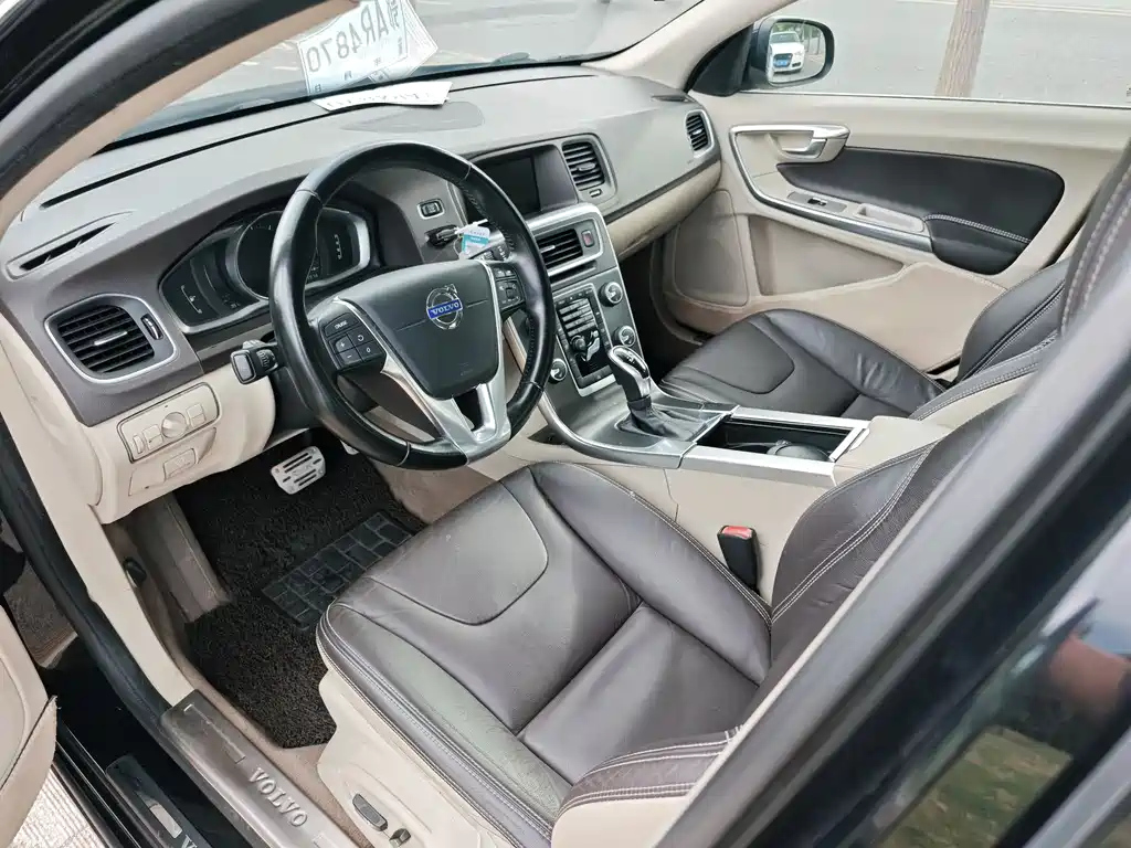 VOLVO S60 2015