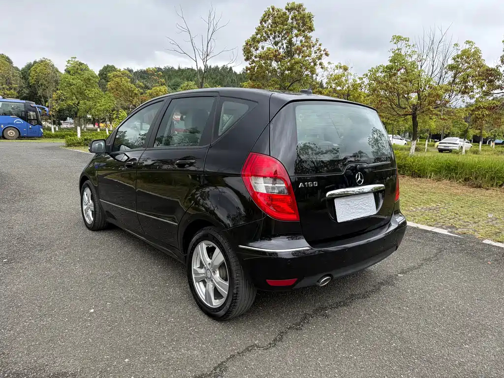 MERCEDES BENZ A-CLASS IMPORT 2011