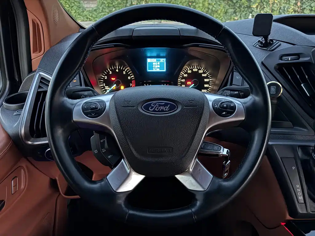 FORD TOUREO 2017
