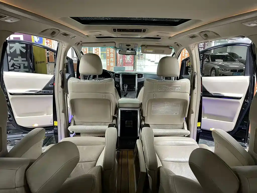 TOYOTA ALPHARD 2012