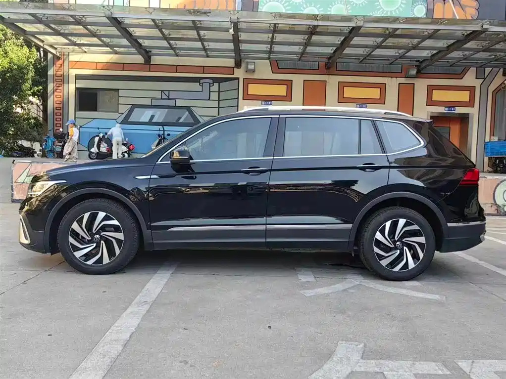 VOLKSWAGEN TIGUAN L 2022