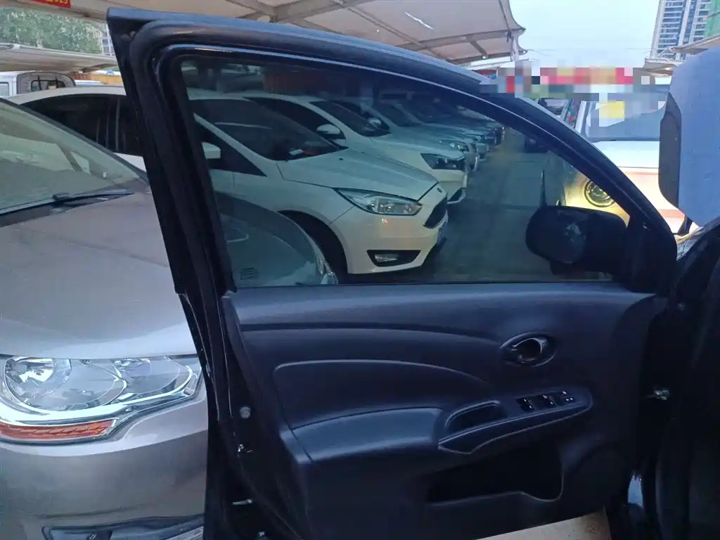 NISSAN SUNNY 2015