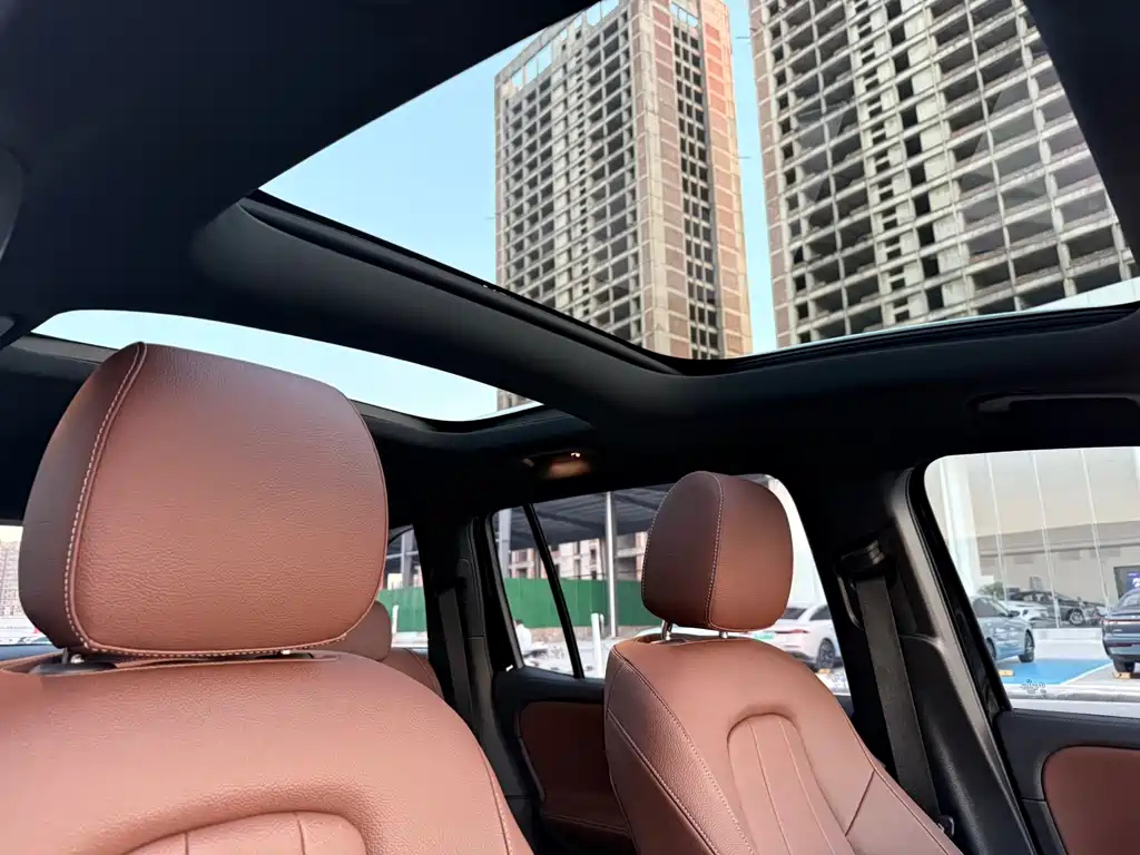 MERCEDES BENZ GLB 2025