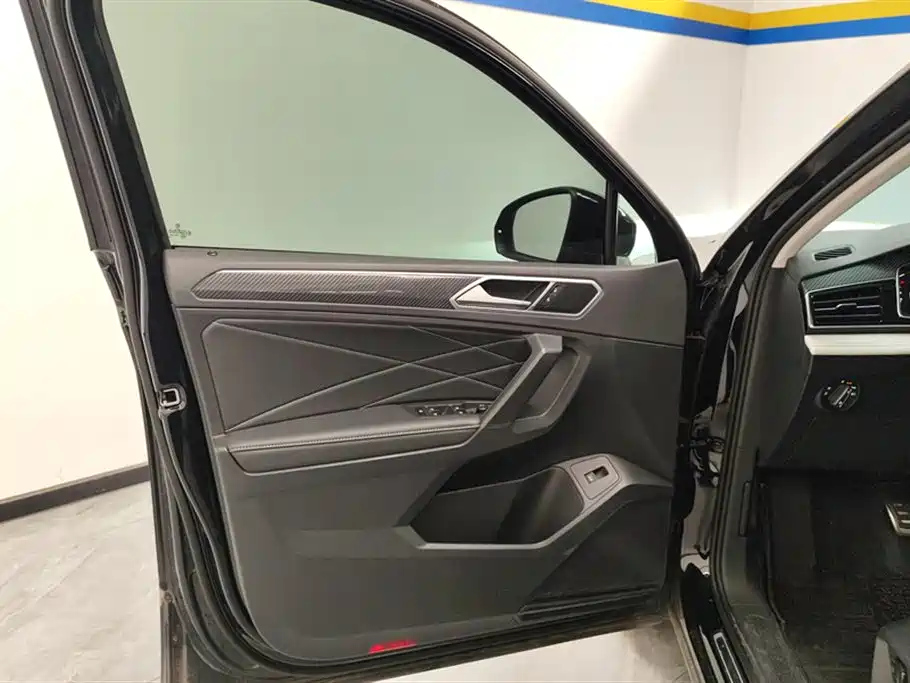 VOLKSWAGEN TIGUAN L 2024