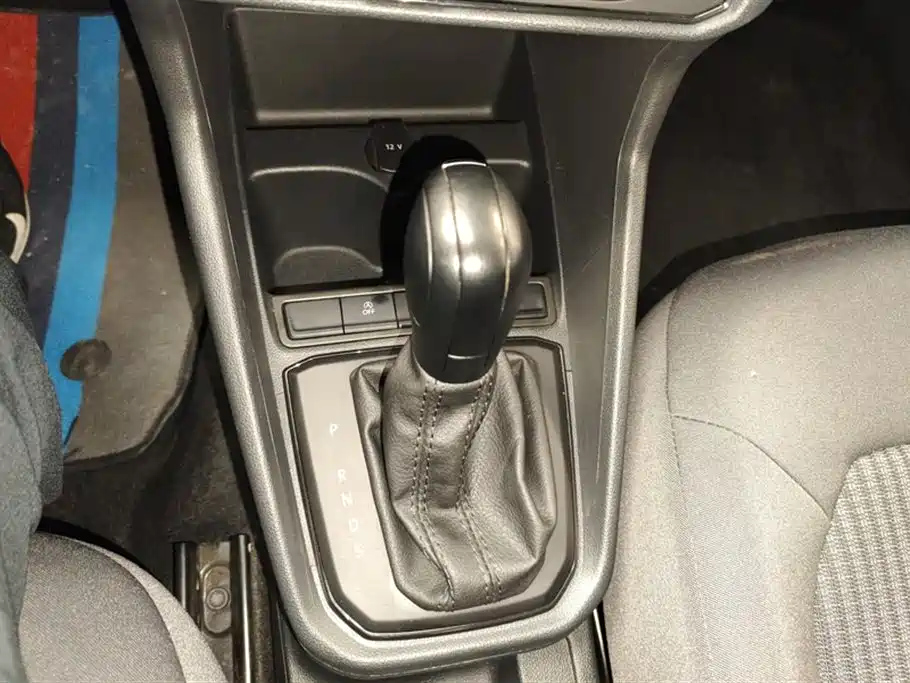 VOLKSWAGEN SANTANA 2019