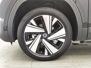 VOLKSWAGEN TOURAN 2022 YEAR 530 V6 4WD DELUXE EDITION 2022