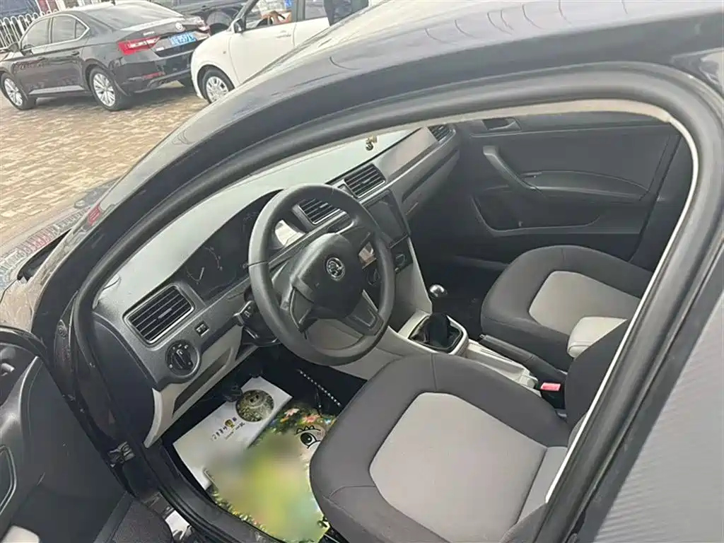 SKODA RAPID 2015