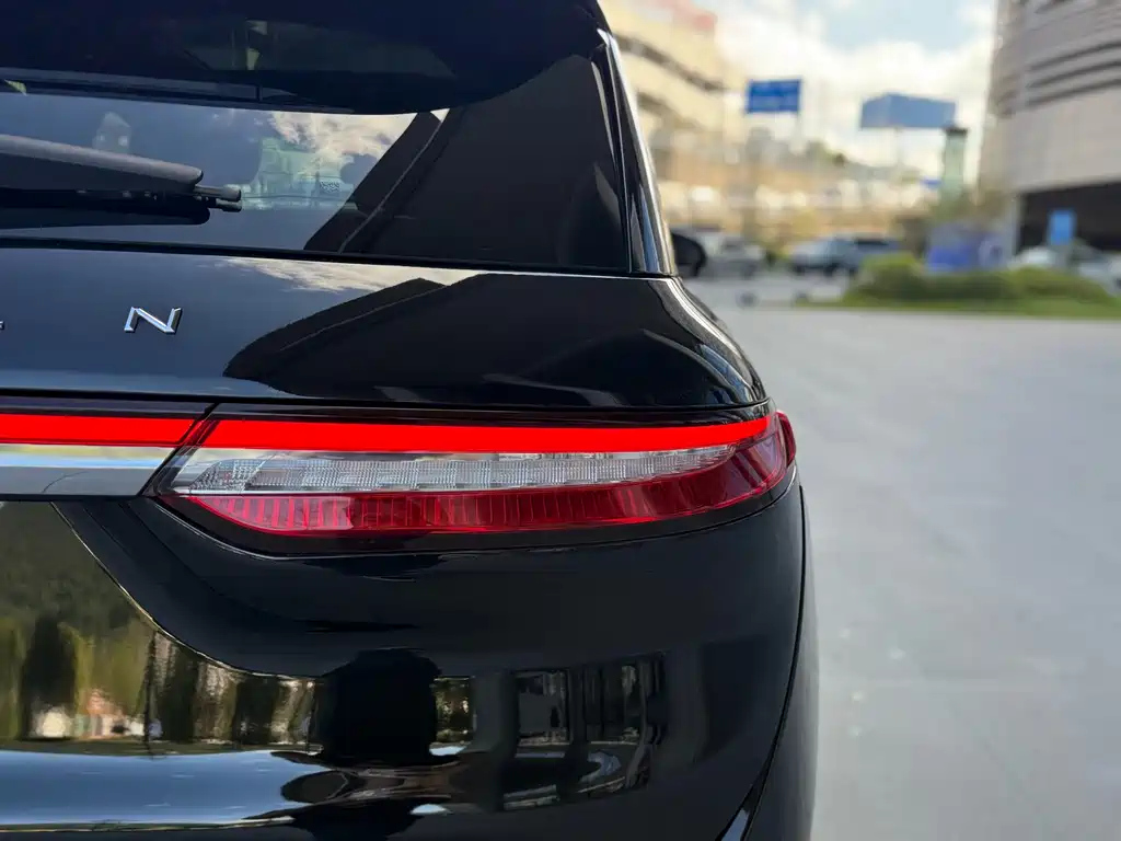 LINCOLN ADVENTURER 2021