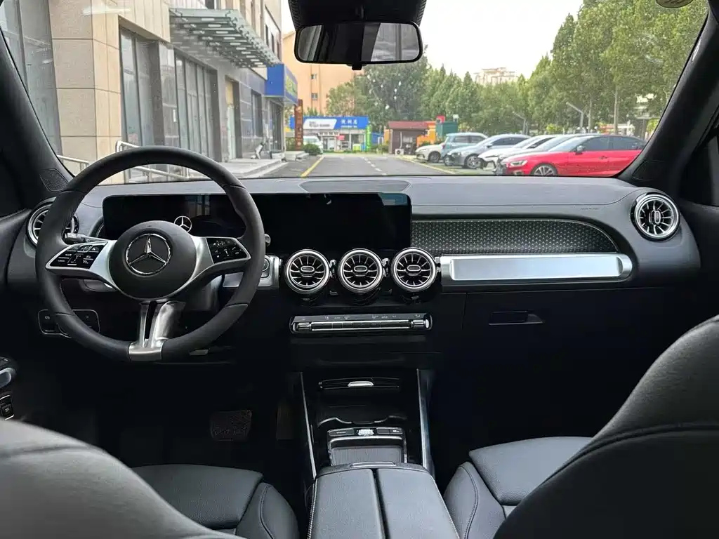 MERCEDES BENZ GLB 2025