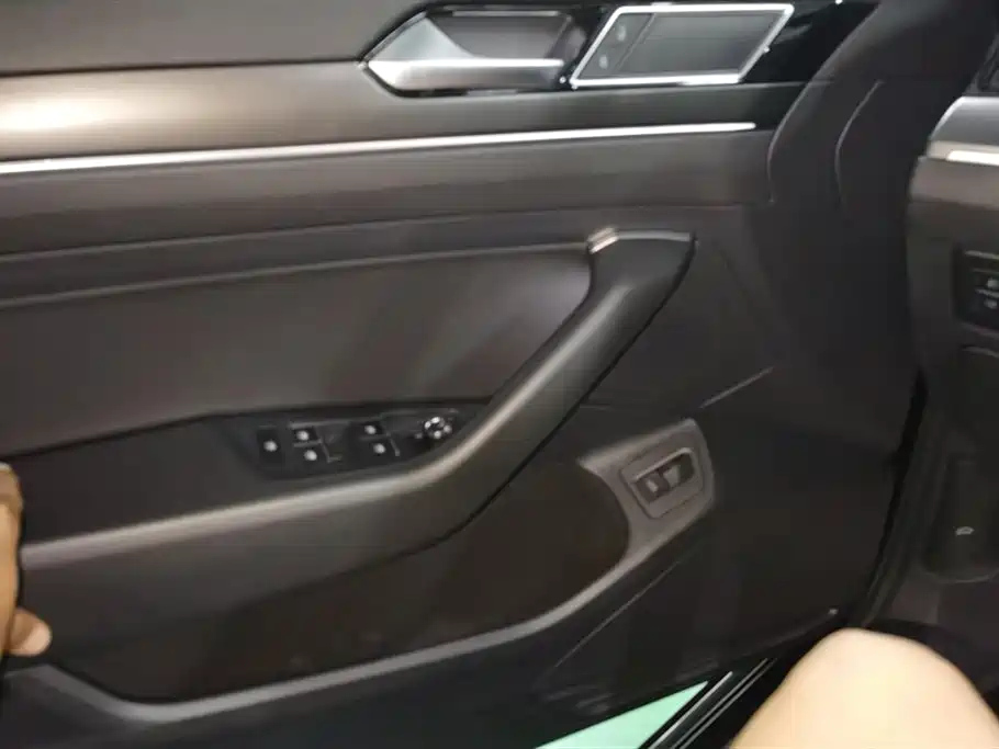 VOLKSWAGEN MAGOTAN 2020