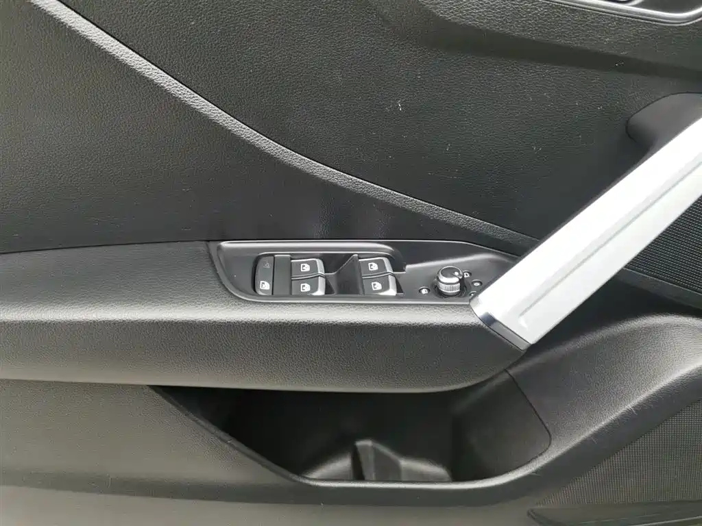 AUDI Q2L 2019