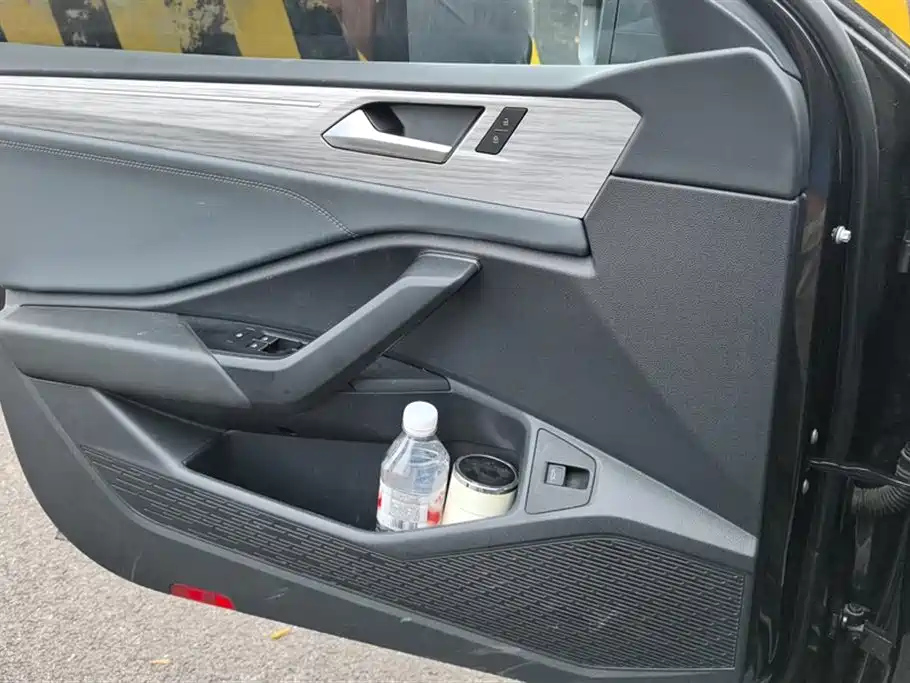VOLKSWAGEN SAGITAR 2023