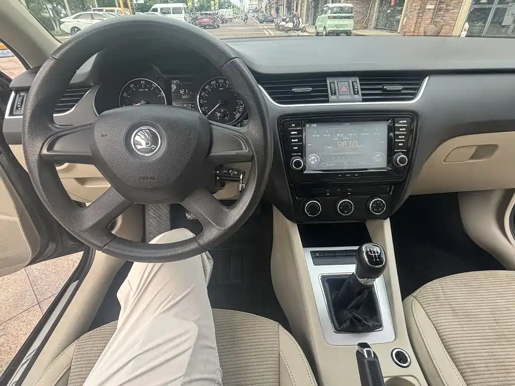 SKODA OCTAVIA 2015