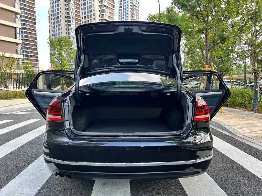 VOLKSWAGEN PASSAT 2014