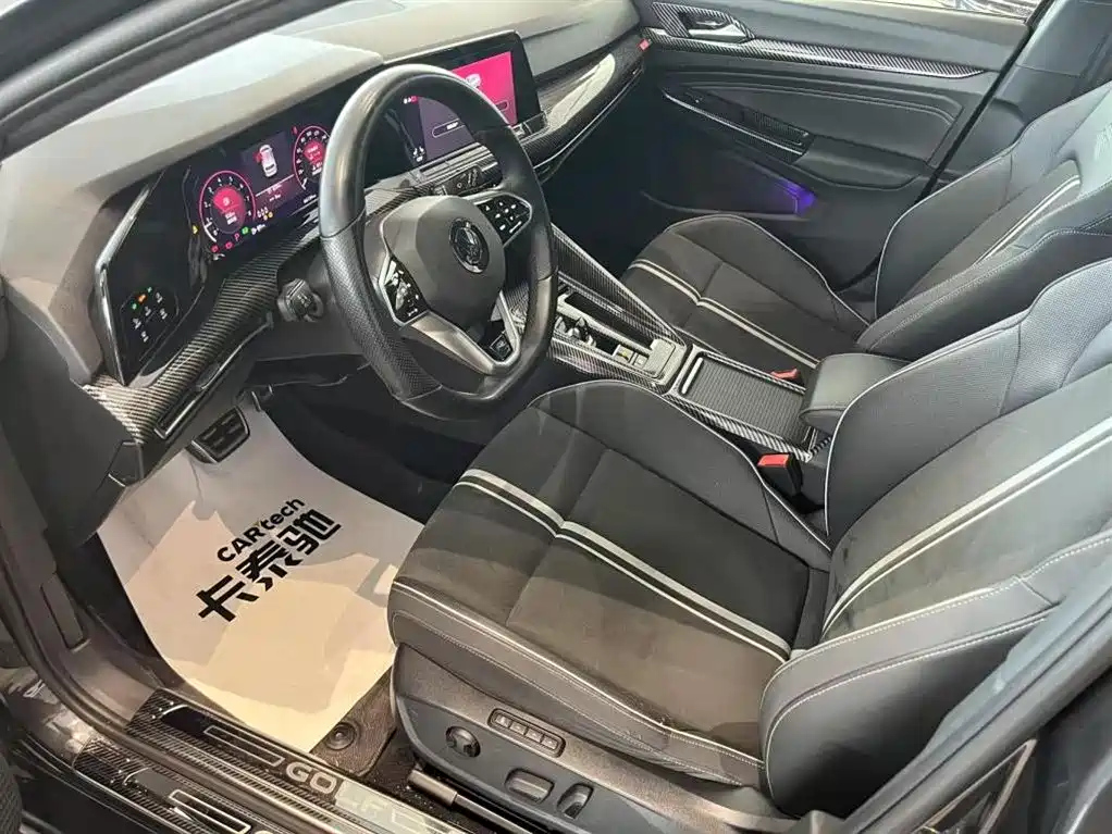 VOLKSWAGEN GOLF 2021