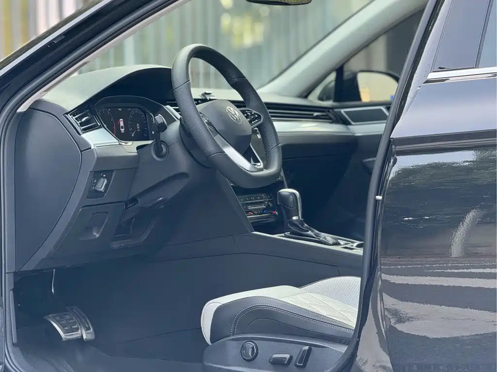 VOLKSWAGEN MAGOTAN 2025