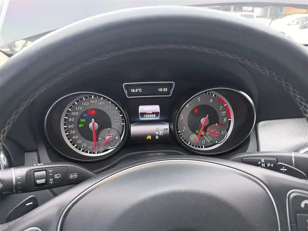 MERCEDES BENZ GLA 2017