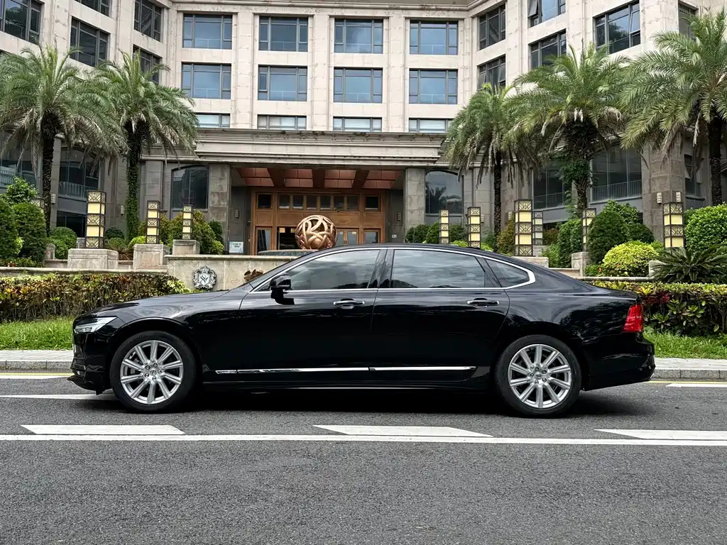VOLVO S90 2020