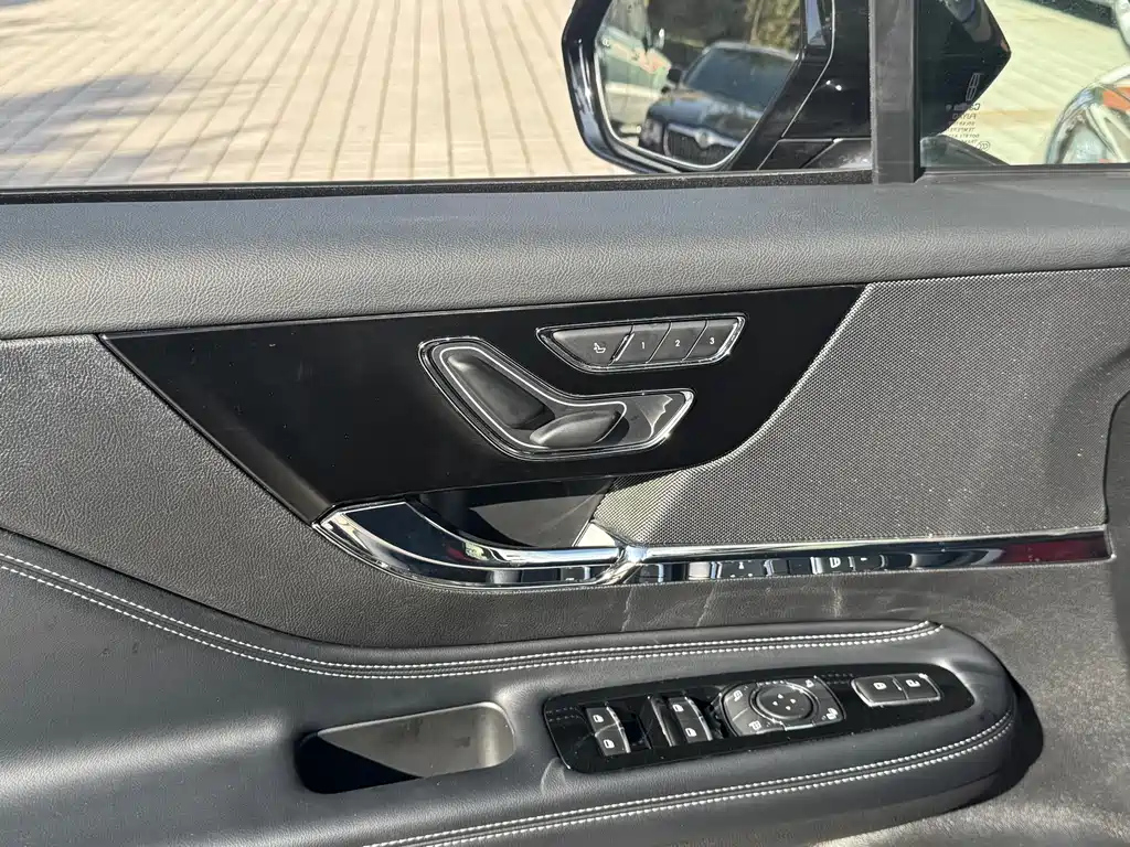 LINCOLN ADVENTURER 2024