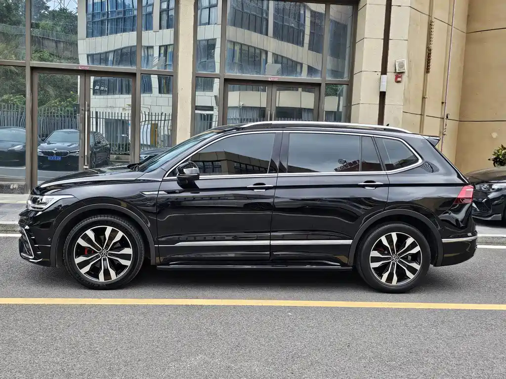 VOLKSWAGEN TIGUAN L 2022