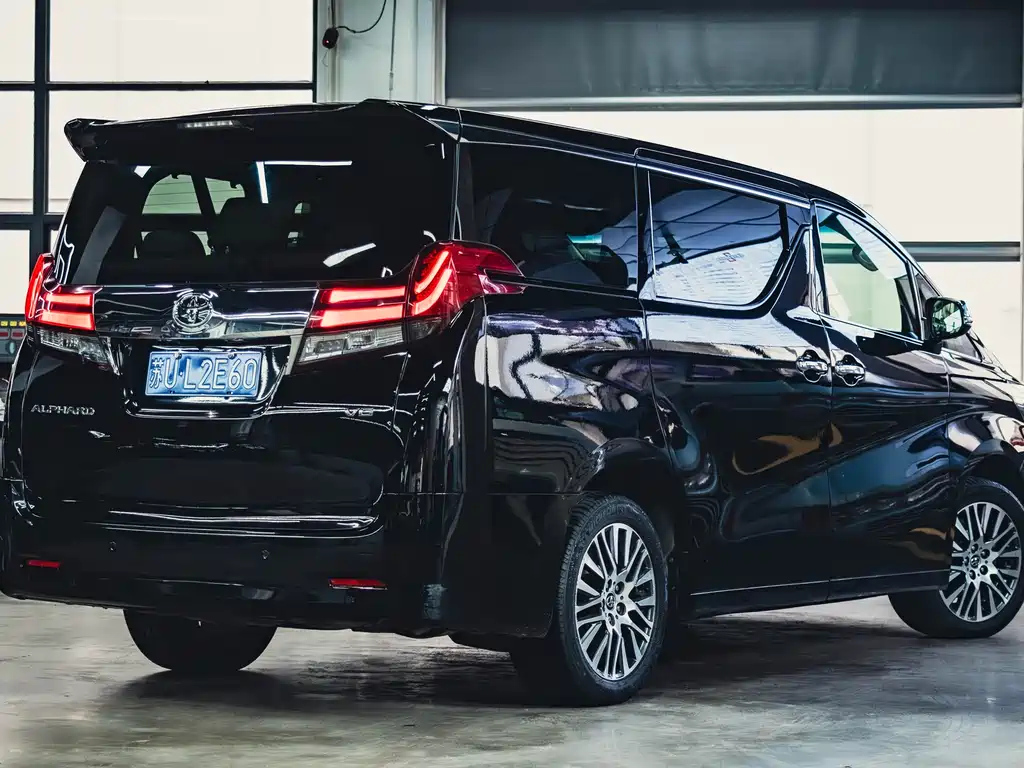 TOYOTA ALPHARD 2015