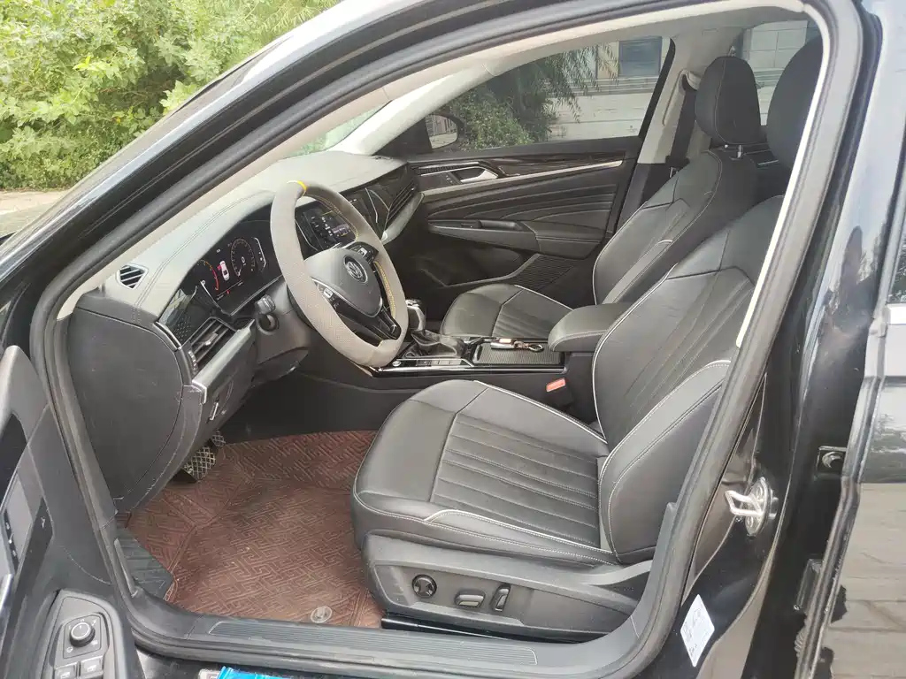 VOLKSWAGEN PASSAT 2023