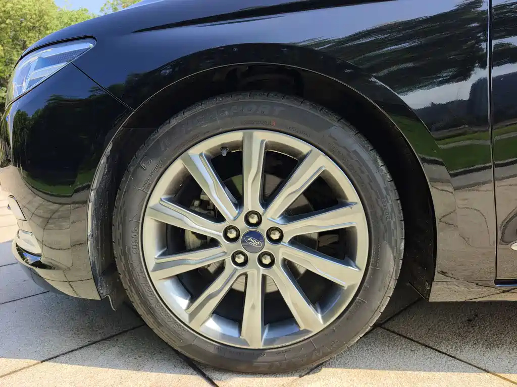 FORD TAURUS 2019