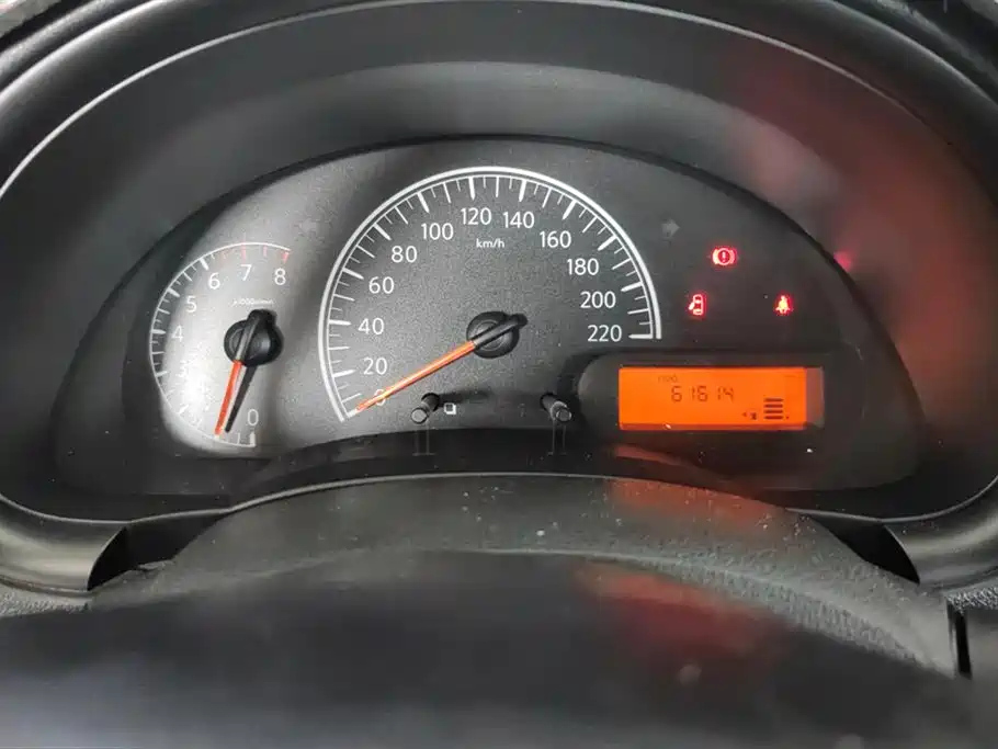 NISSAN SUNNY 2015