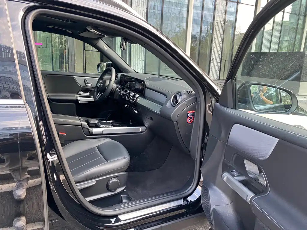 MERCEDES BENZ GLB 2023