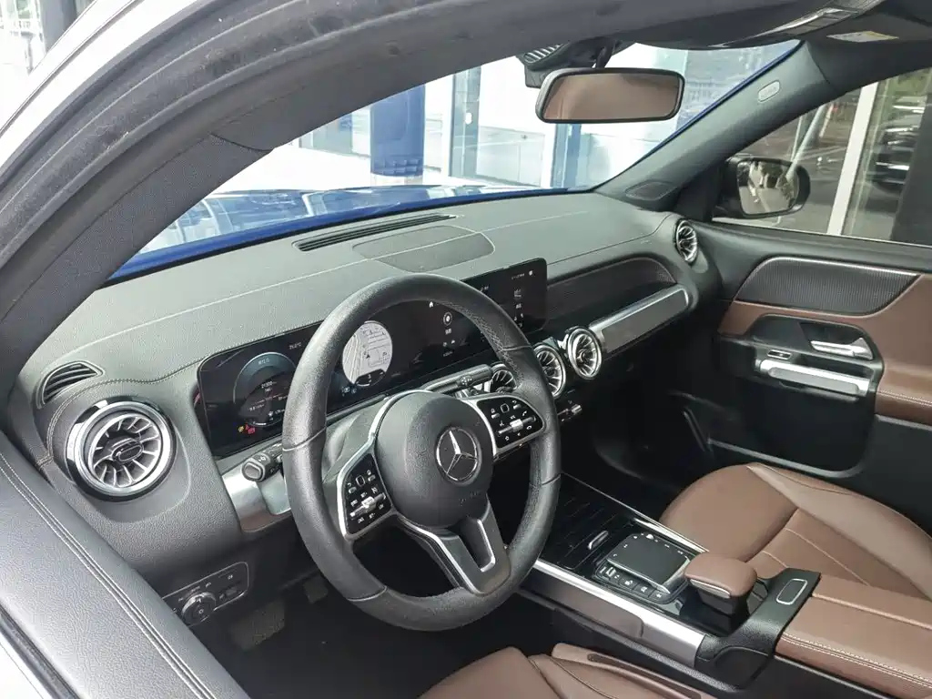 MERCEDES BENZ GLB 2023